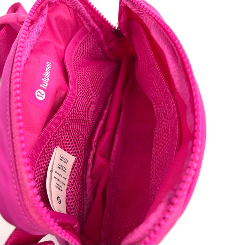 Lululemon Everywhere Belt Bag Sonic Pink Extended Strap - Picture 6 of 11